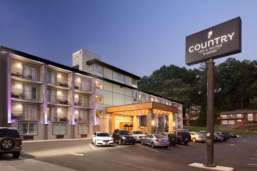 Country Inn & Suites Downtown Convention Center by Radisson, Gatlinburg, TN - Image 1