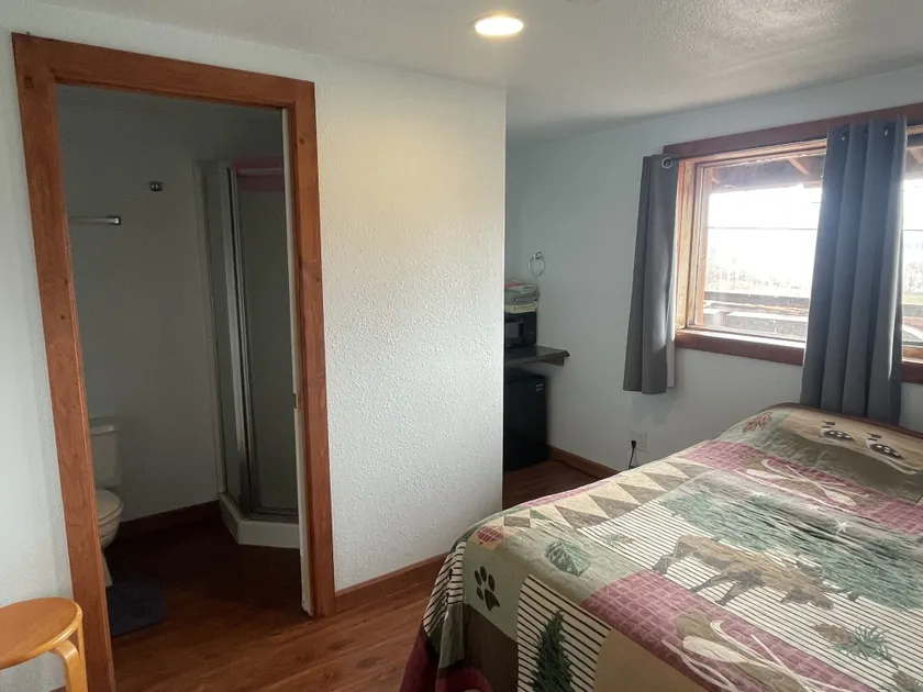 Brown Bear Saloon & Motel - Quarto