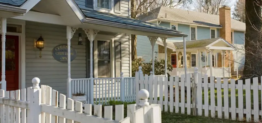 Crestmont Inn - Image 1