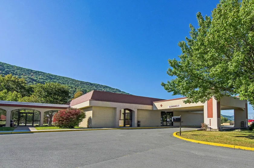 Econo Lodge Inn & Suites Norton - Wise South - Image 1