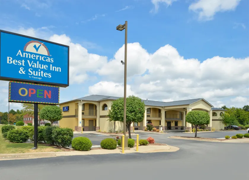Americas Best Value Inn and Suites Little Rock - Image 1