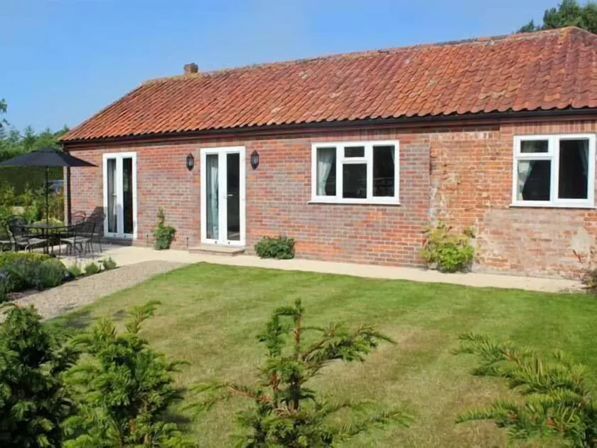 Moat Farm Cottage - Image 1