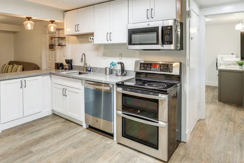 Walk to Beach & Lake Access: Cozy Redmond Apt! - Interior