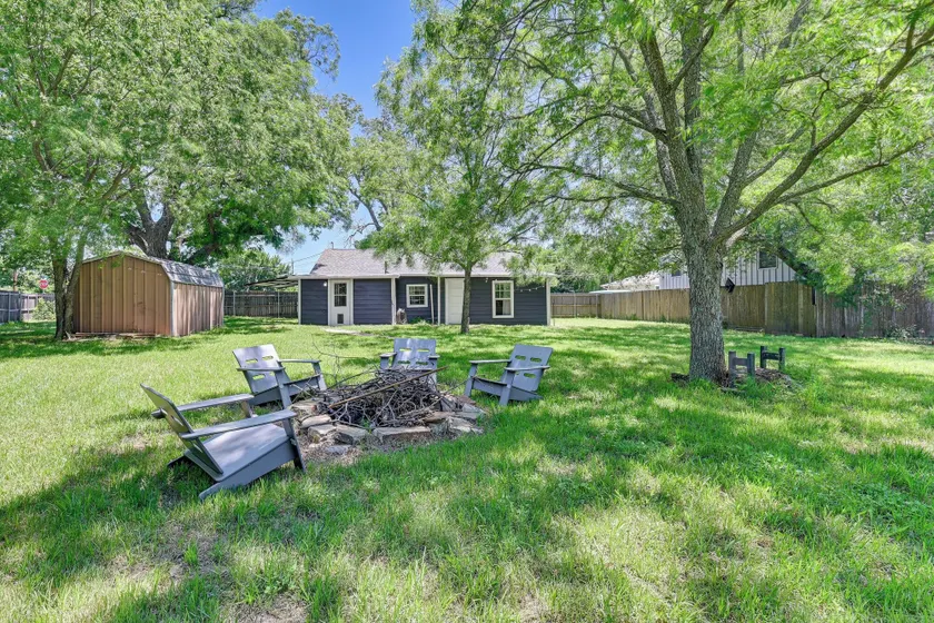 Pet-friendly Home w/ 1-acre Yard in Aubrey - Image 1