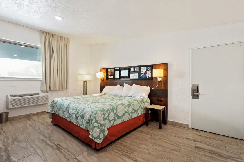 Temple View Inn - Image 1