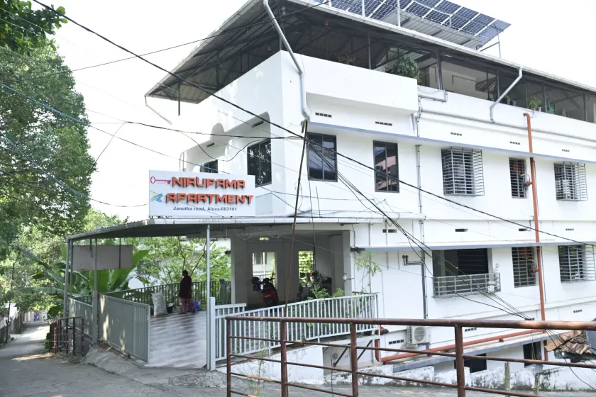 Nirupama,Hotel Aluva 700 Mtr From Aluva Railway Station - Image 1