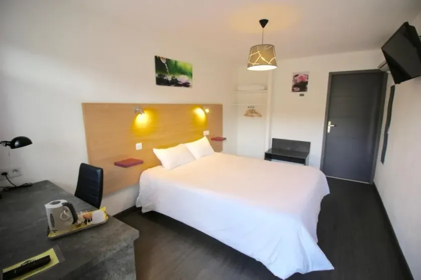 Hôtel Le 15 Périgueux - proximité A 89 - Image 1