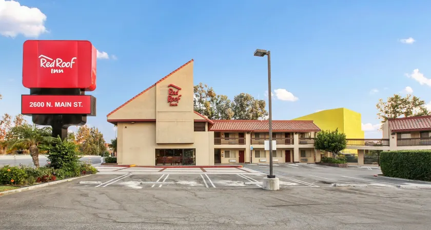 Red Roof Inn Santa Ana - Image 1