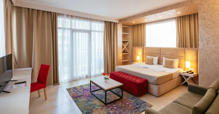 Horizont Hotel - Image 1