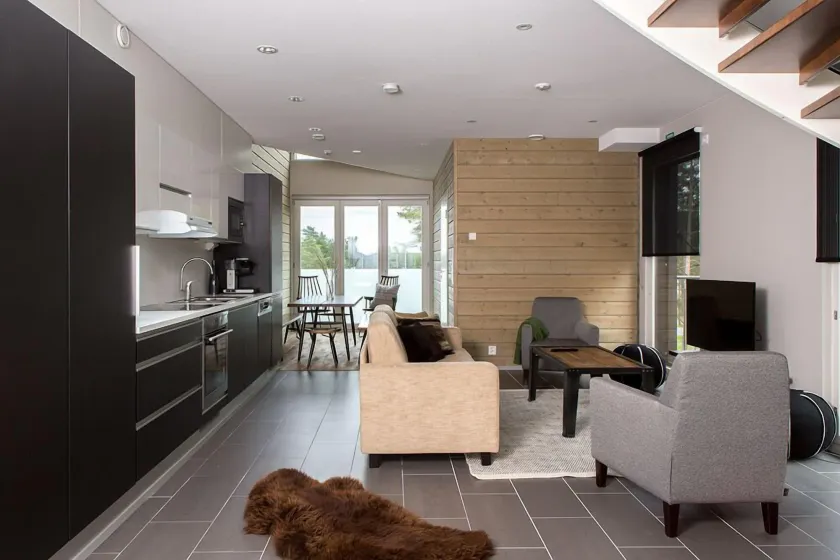 Sandy Kelt, Irish House Apartments - Image 1