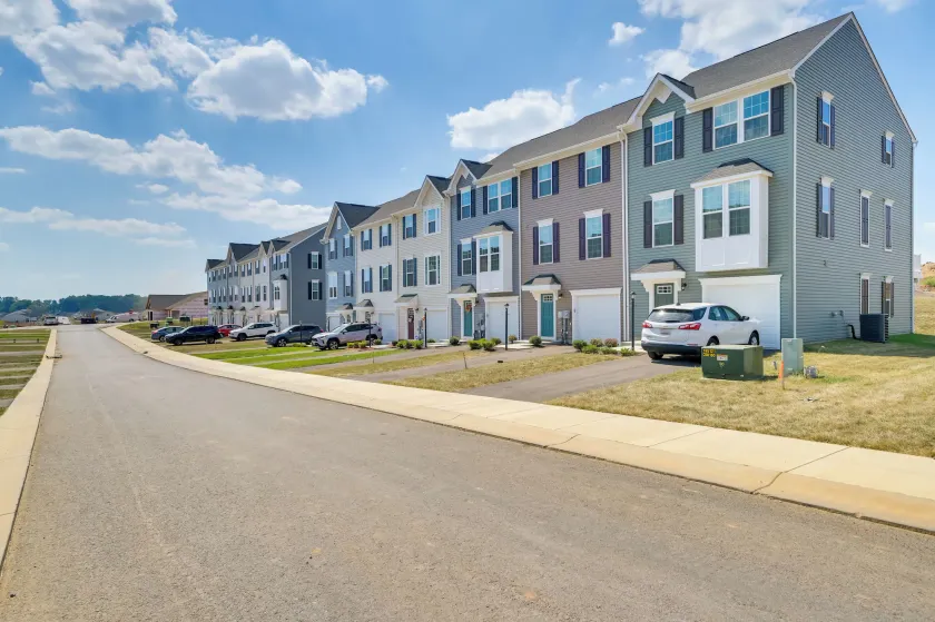 Spacious Hedgesville Retreat ~ 5 Mi to Golf Course - Interior