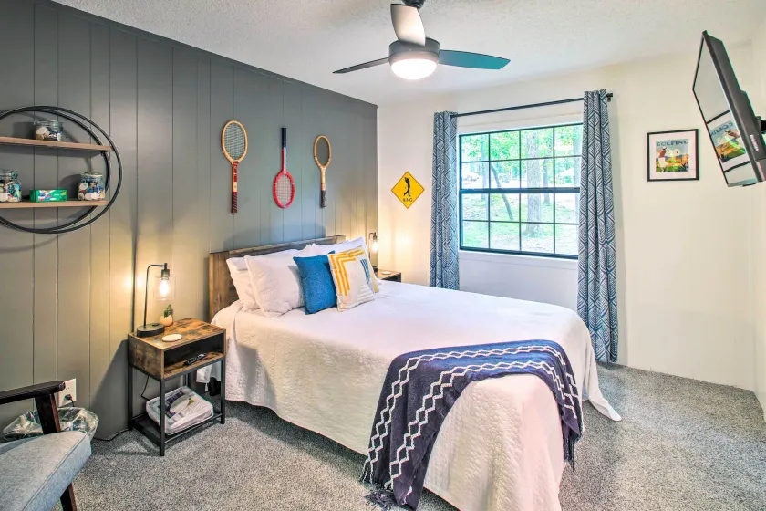 Deck & Resort Amenities: Hot Springs Home! - Interiør