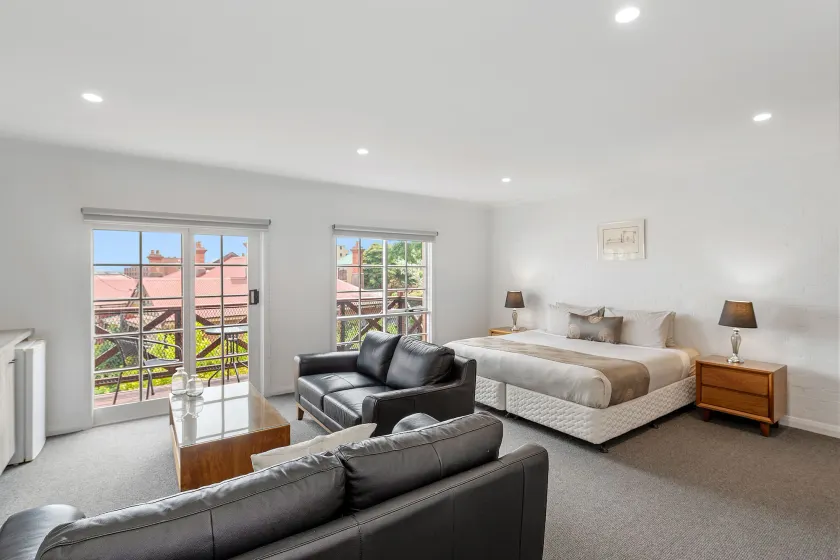Hideaway on George - Image 1