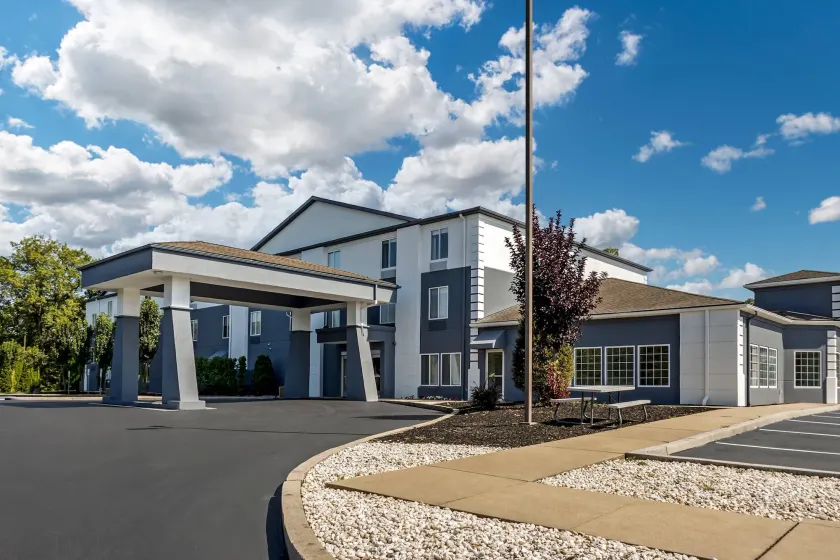 Comfort Inn & Suites Harrisburg-Hershey North - Image 1