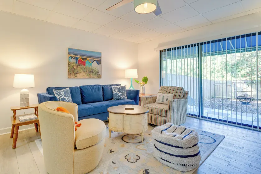 Chic Gulf Breeze Escape w/ Pool Access & Courtyard - Image 1