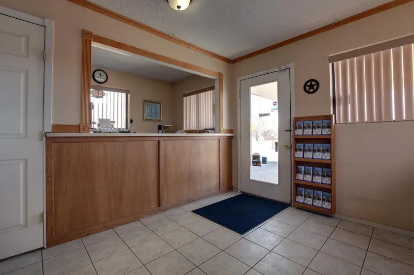 Americas Best Value Inn Comanche - Image 1