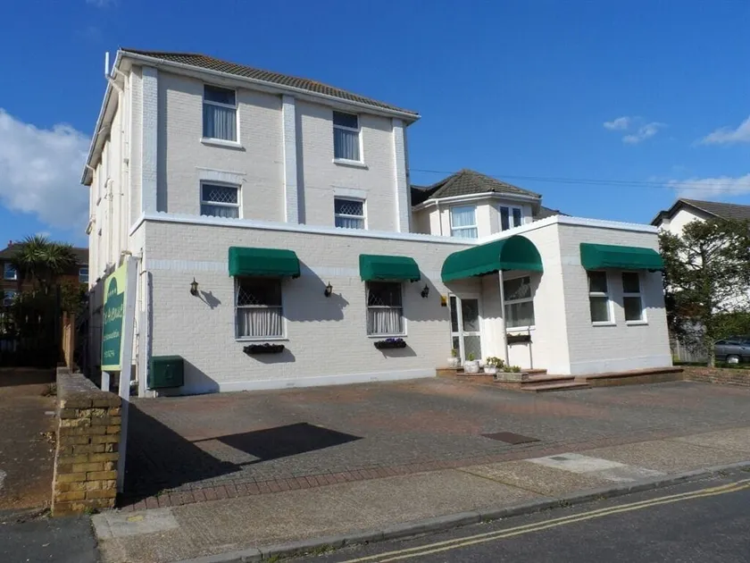 The Avenue - Image 1