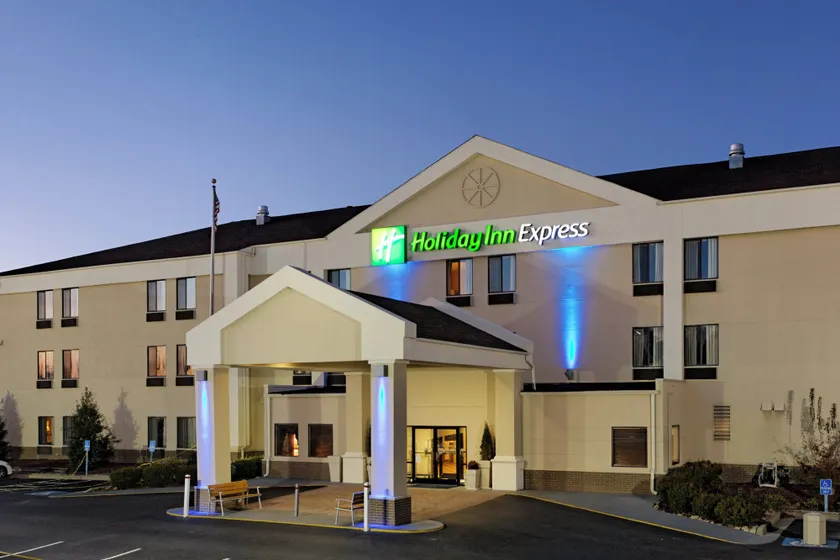 Holiday Inn Express Metropolis by IHG - Image 1