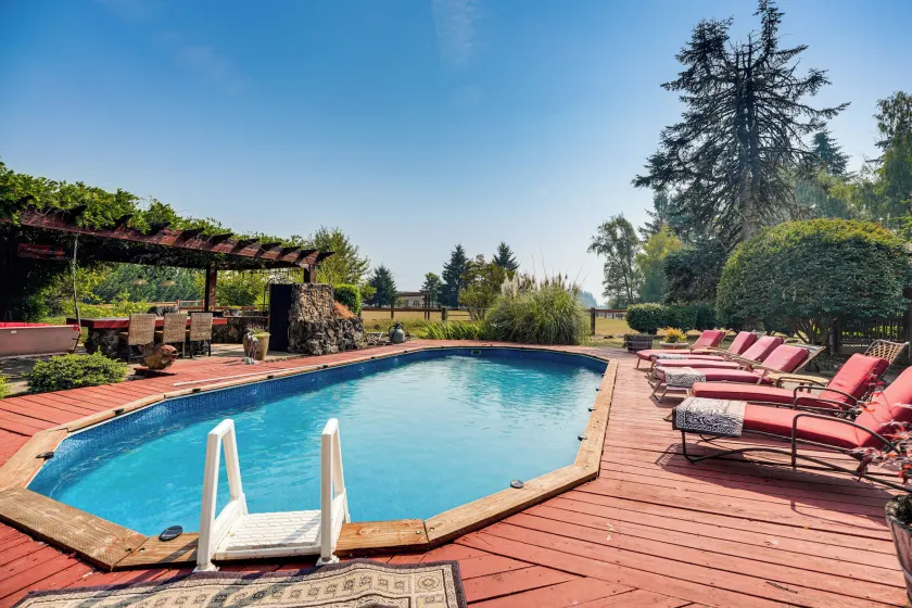Ranch Suite w/ Hot Tub! Couples Stay in La Center - Image 1