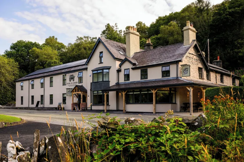 Tyn-y-Coed Inn - Image 1