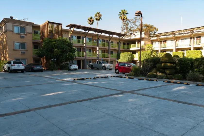 Best Western Plus Glendale - Image 1
