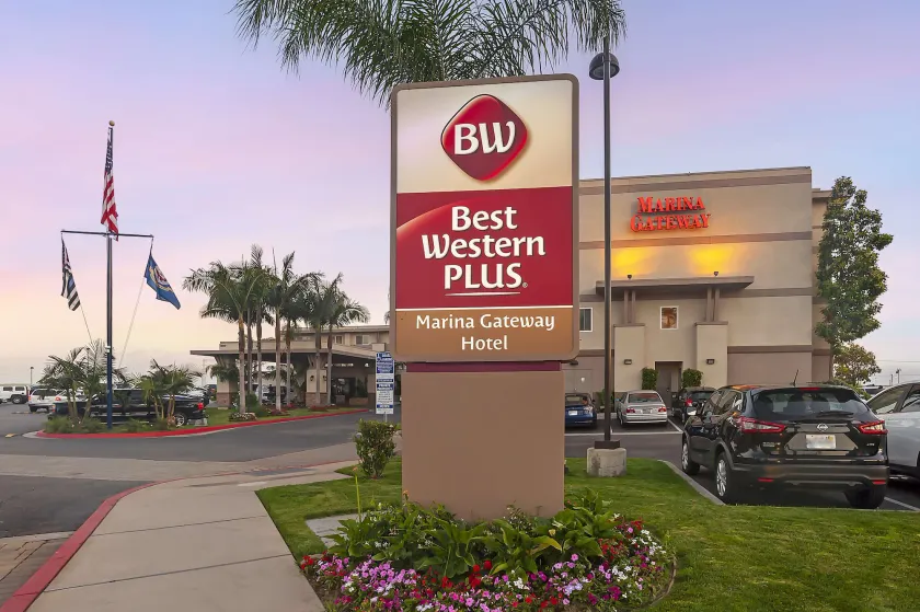 Best Western Plus Marina Gateway Hotel - Image 1