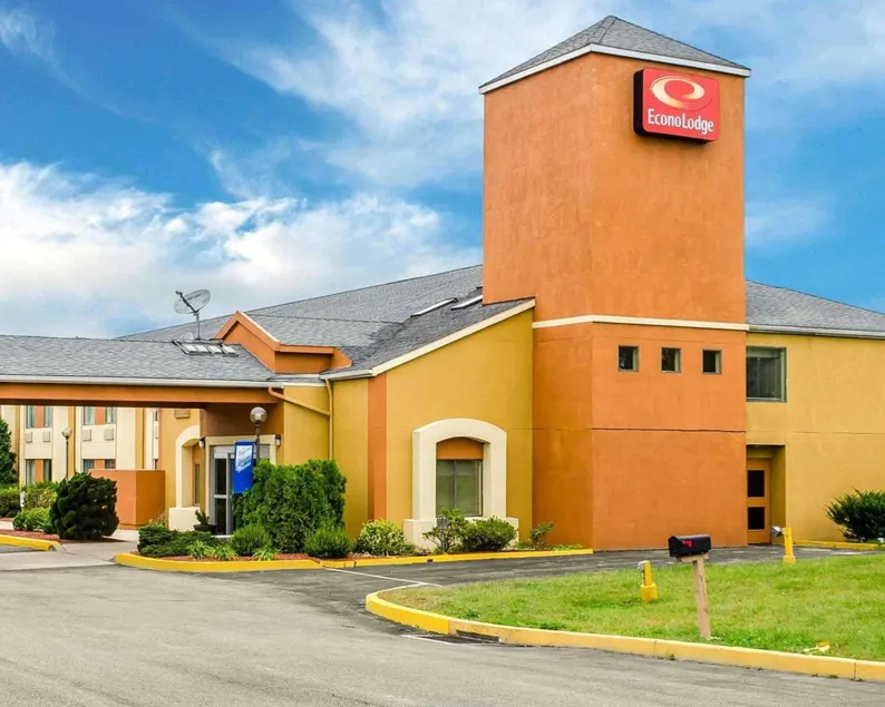 Econo Lodge Harrisburg - Hershey North - Image 1