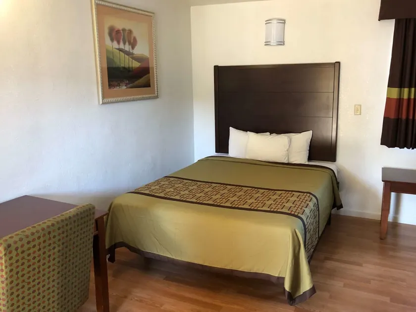 Americas Best Value Inn Visalia - Image 1