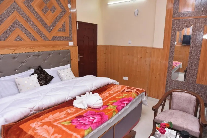 Sarahan Holliday Inn - Camera