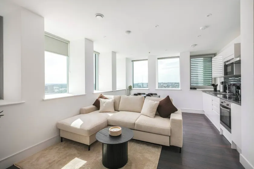 Bright & Modern 2BD 2Bath - Sleeps 6 - Tube - Wifi - Image 1