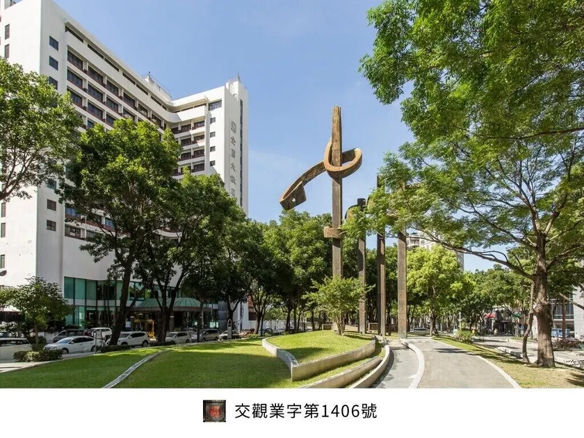 Hotel National - Image 1
