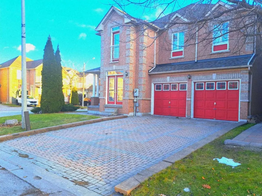King Bed, Home Gym, 4 TVs, Near Recreational Parks, Tennis Court, Shops - Image 1