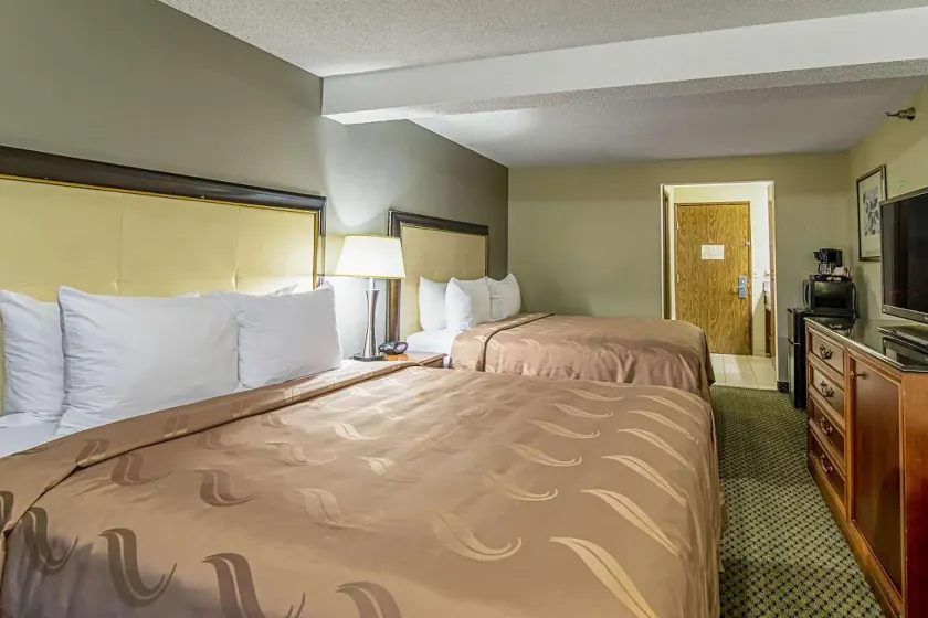 Roosevelt Hotel - Image 1
