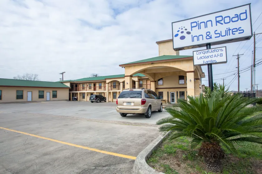 Pinn Road Inn and Suites Lackland AFB and Seaworld - Image 1