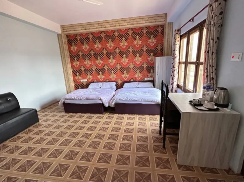 RISING HOTEL - Habitación