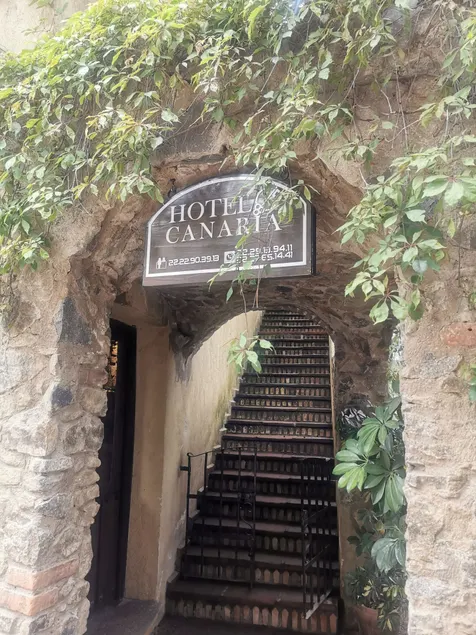 Hotel Canaria - Image 1
