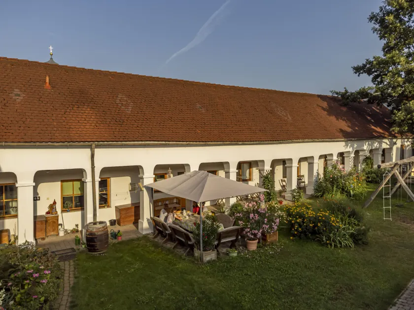 Weingut Bohrn Himmelbett - Image 1