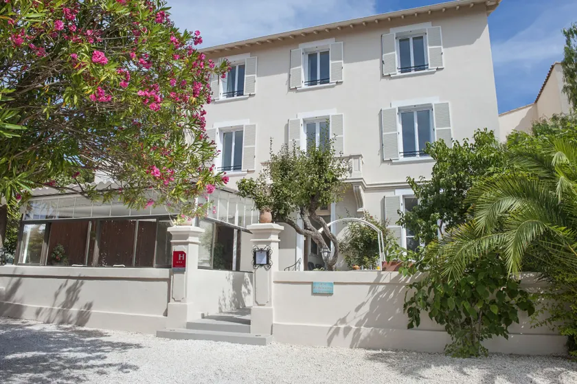 Hotel La Bienvenue - Image 1