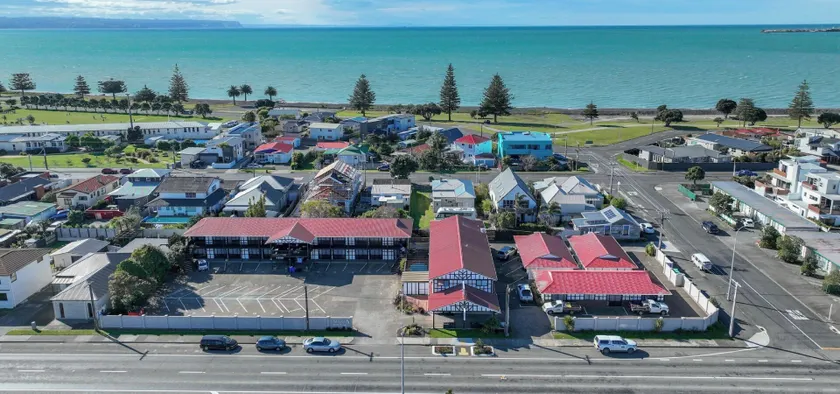 Albatross Motel - Image 1