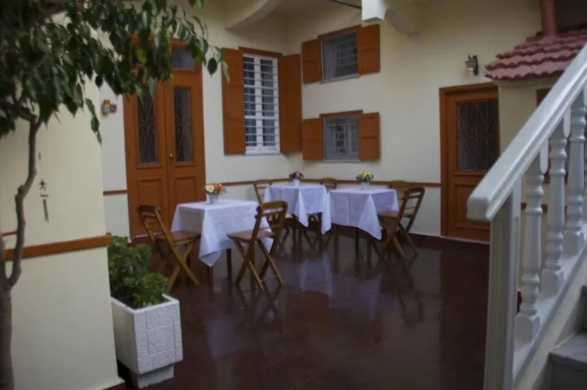 Medieval Rose Guest House - Image 1