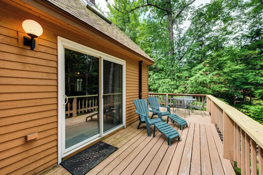 Bartlett Vacation Rental w/ Wraparound Deck! - Interiør