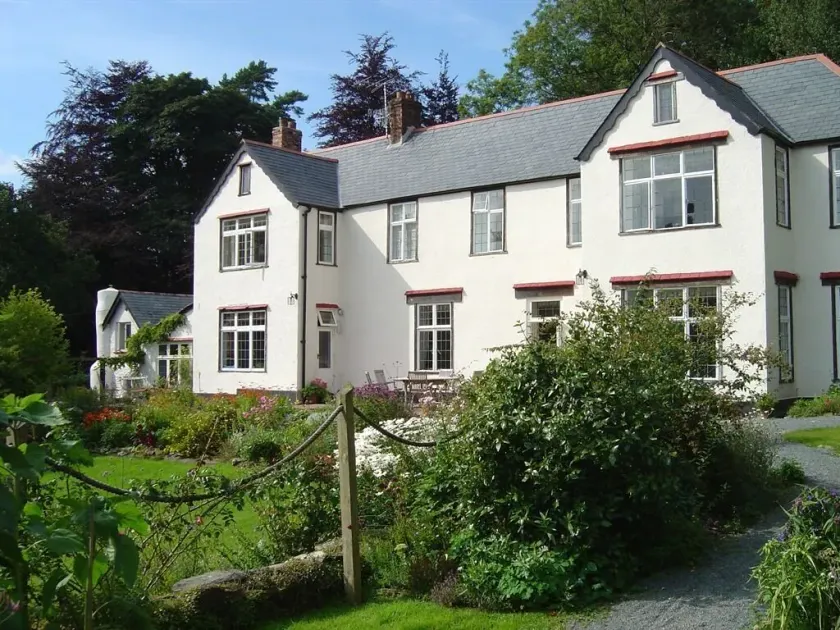 Edgcott House - Image 1