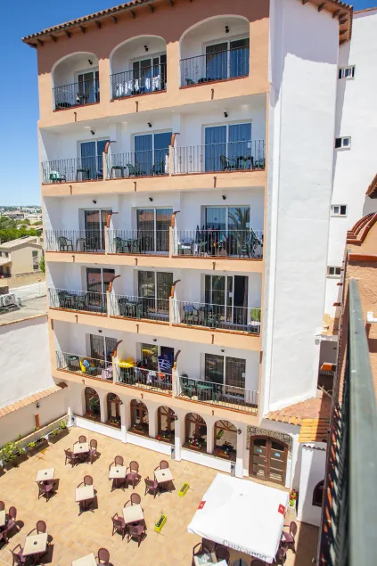Hotel Comarruga Platja - Image 1