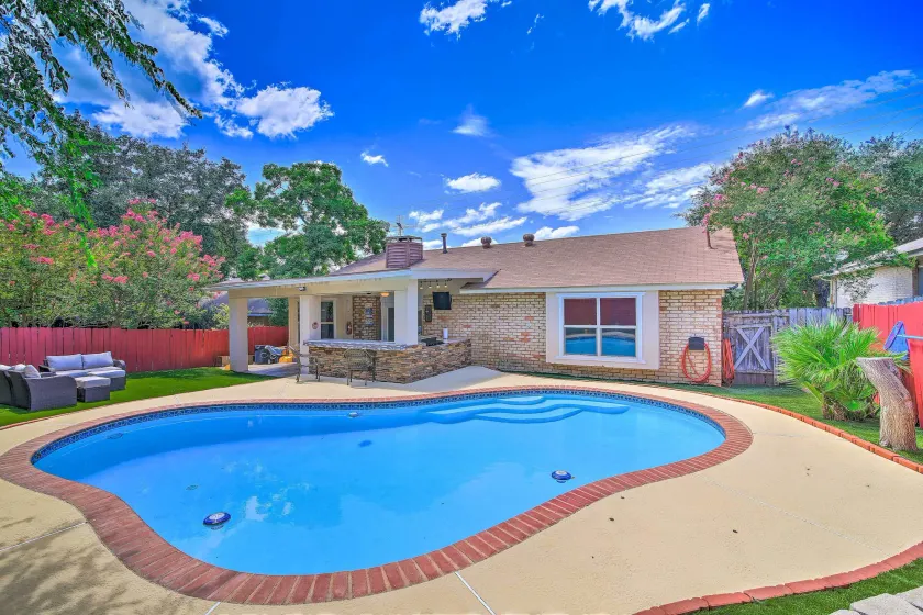 San Antonio Oasis w/ Hot Tub, Pool & Outdoor Bar! - Image 1