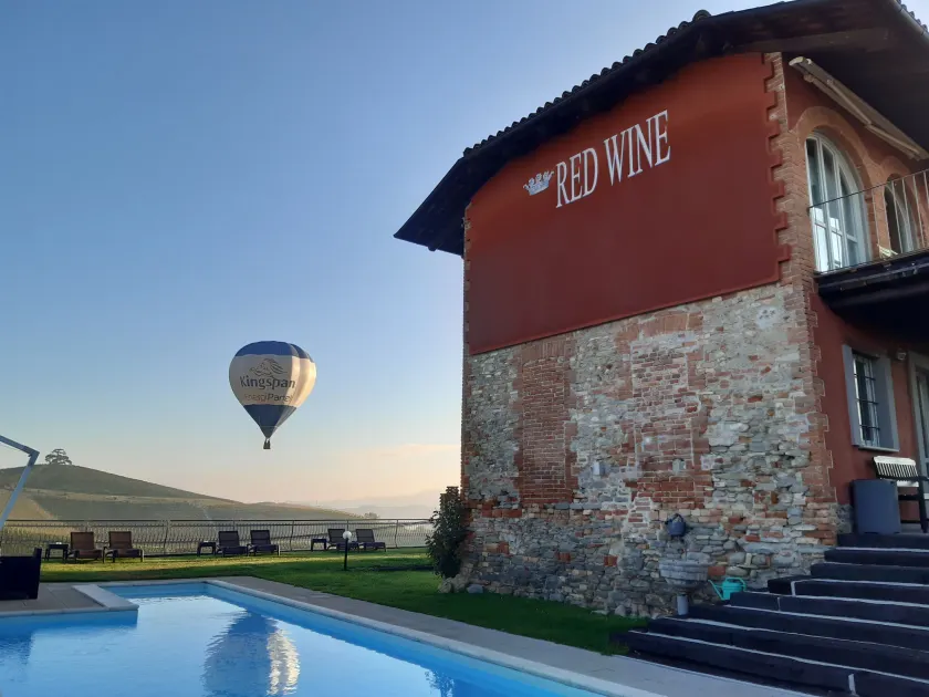 Red Wine Camere - Image 1