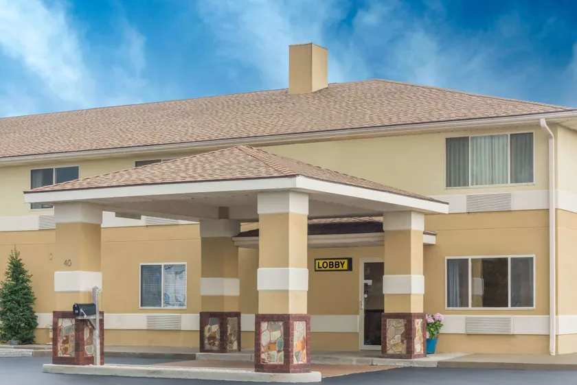 Super 8 by Wyndham Hanover - Image 1