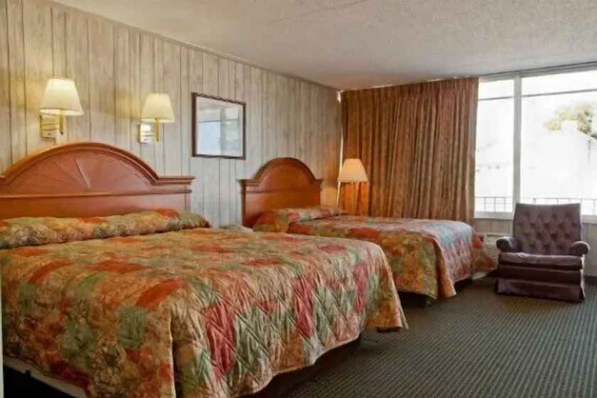 Mount Vernon Inn - Image 1