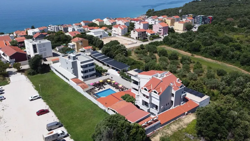 Aparthotel Plat - Image 1