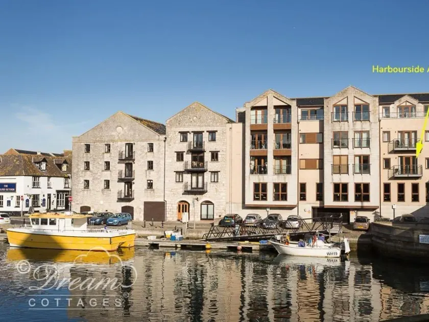 Harbourside Apartment - Image 1