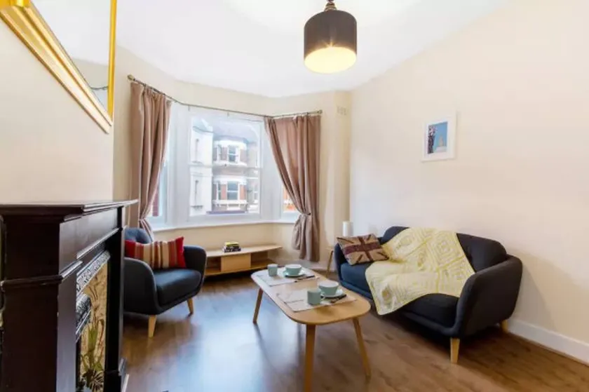 Simon Apartment - London Launchpad - Image 1